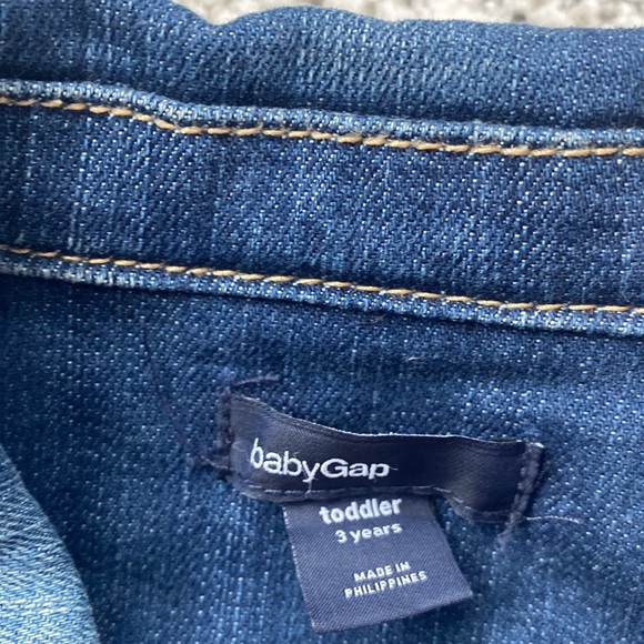 Like new baby gap jean jacket sz 3 toddler - Picture 2 of 3